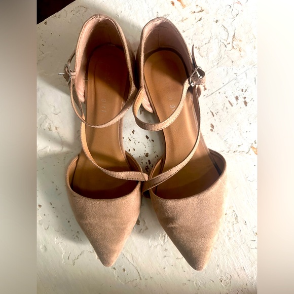 Beige strappy flats - Picture 1 of 3